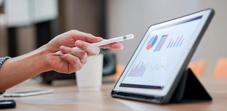 News_guest-blog-the-financial-services-revolution-navigating-a-data-driven-future